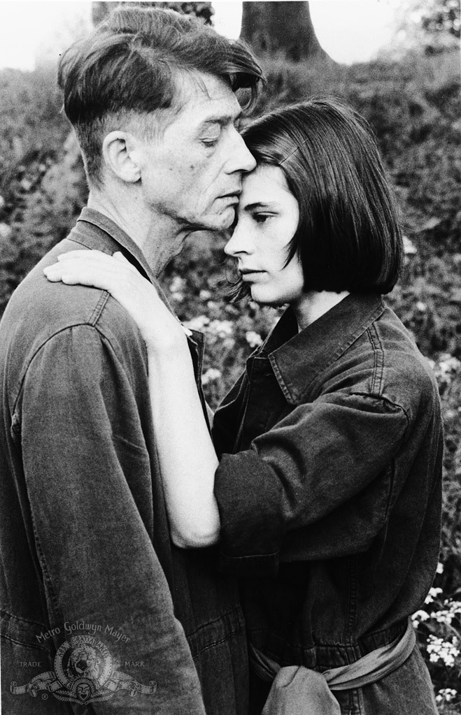 Still of John Hurt and Suzanna Hamilton in Nineteen Eighty-Four (1984)