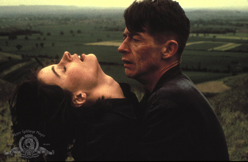 Still of John Hurt and Suzanna Hamilton in Nineteen Eighty-Four (1984)