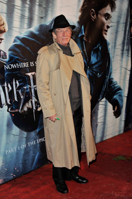 John Hurt at event of Haris Poteris ir mirties relikvijos. 1 dalis (2010)