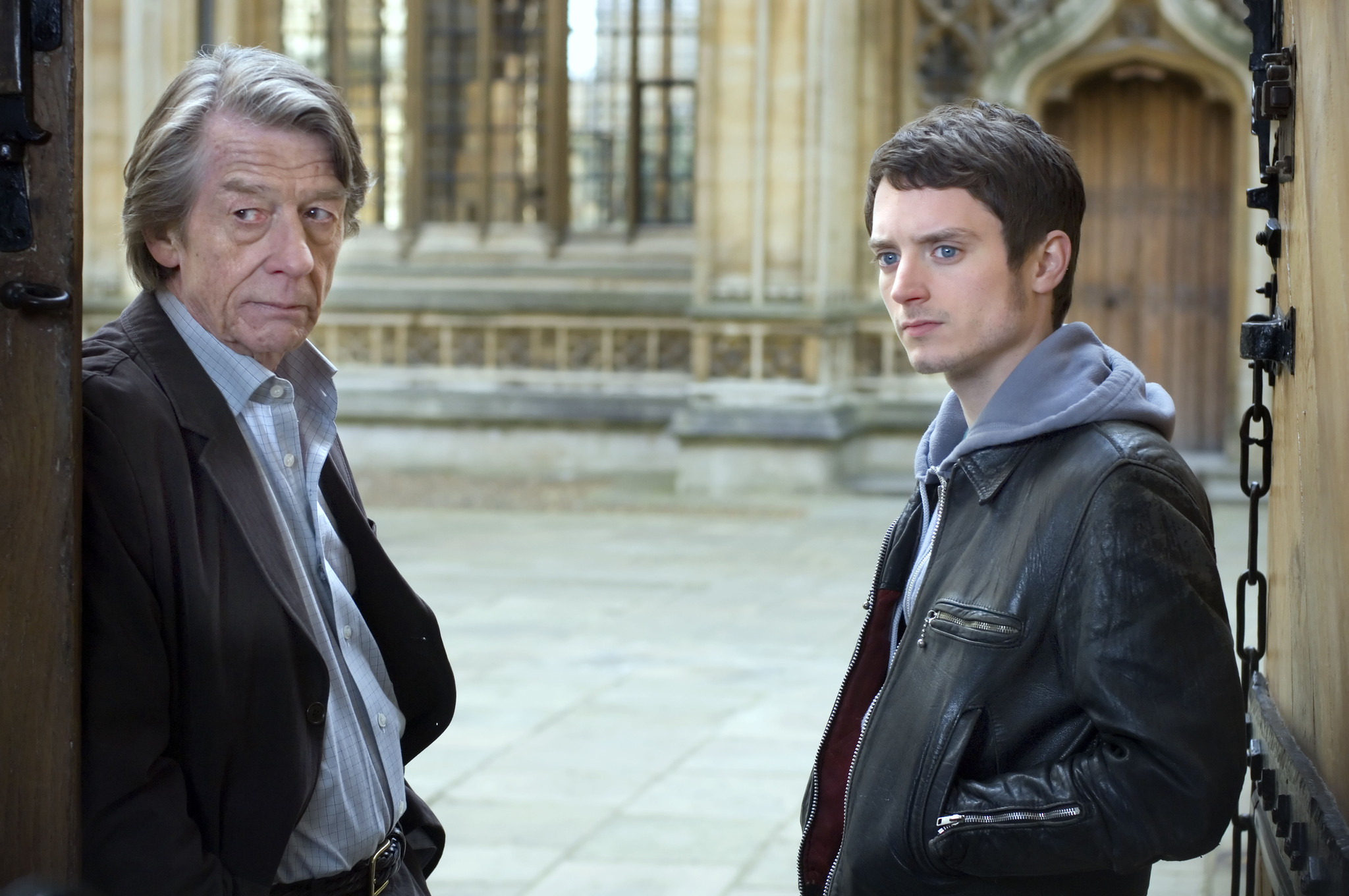 Still of John Hurt and Elijah Wood in The Oxford Murders (2008)