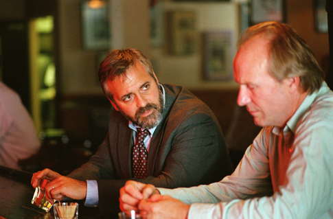 Still of George Clooney and William Hurt in Syriana (2005)
