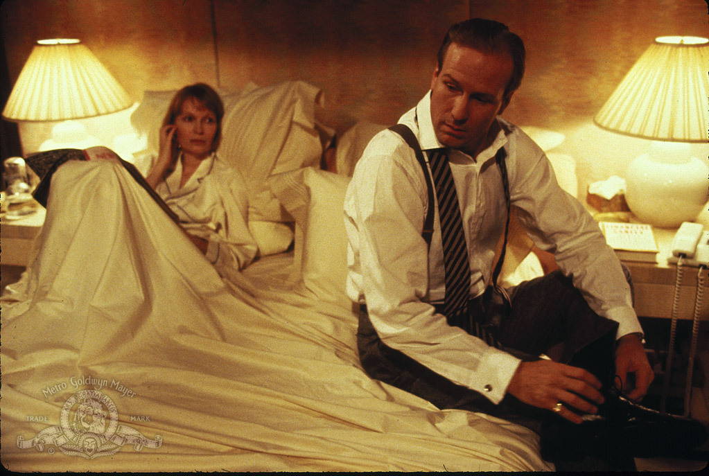 Still of William Hurt and Mia Farrow in Alice (1990)