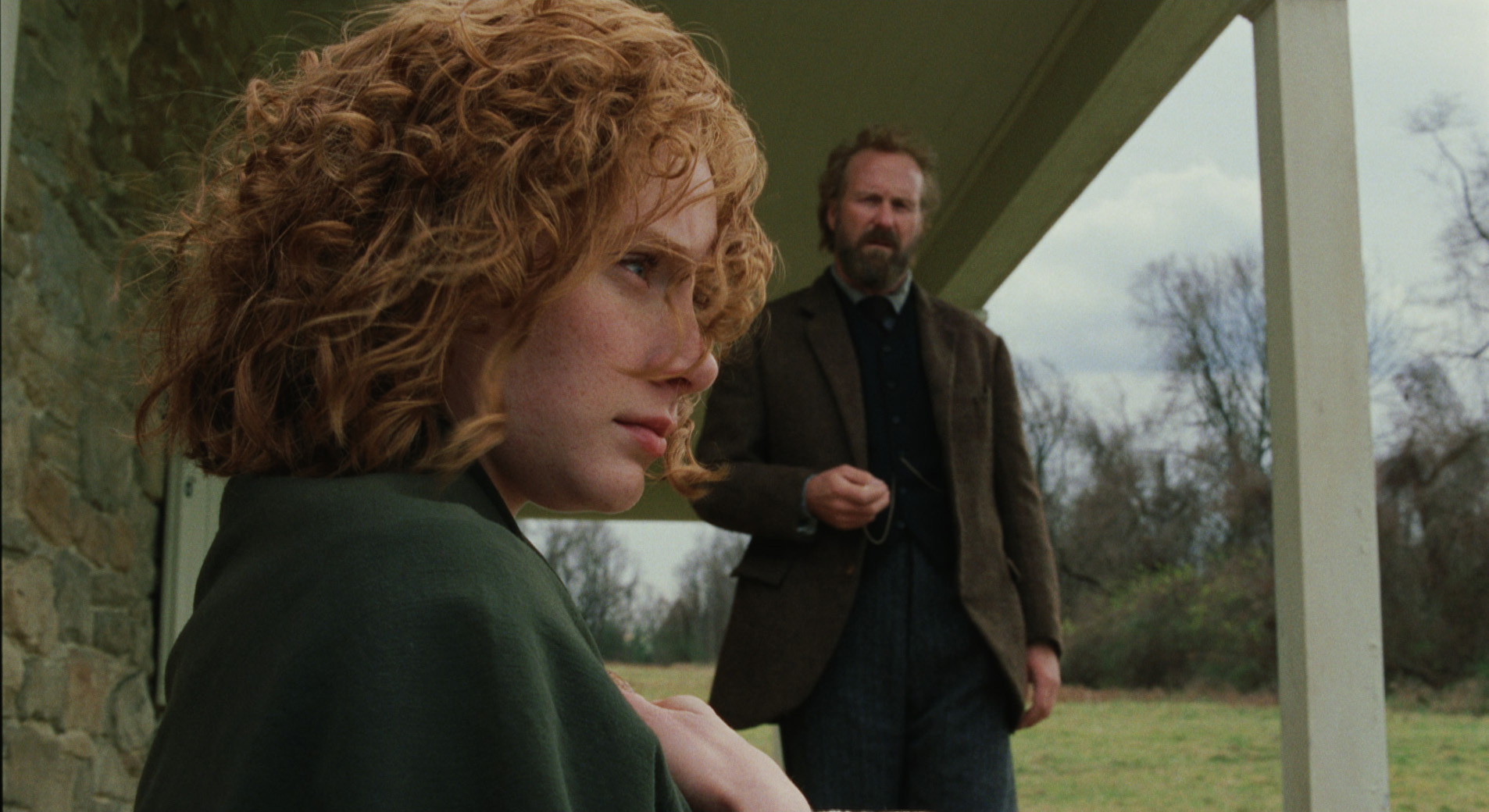 Still of William Hurt and Bryce Dallas Howard in The Village (2004)