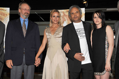 William Hurt, Maria Bello, Udayan Prasad and Kristen Stewart at event of The Yellow Handkerchief (2008)