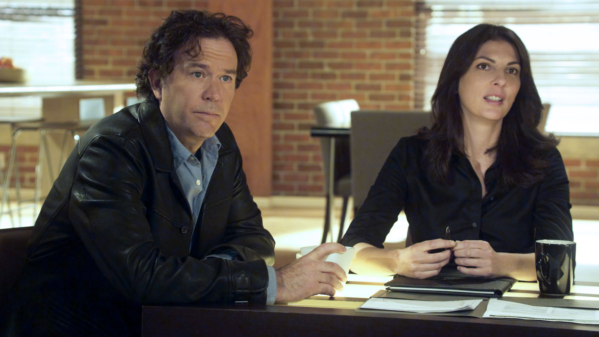 Still of Timothy Hutton and Gina Bellman in Svieto lygintojai (2008)