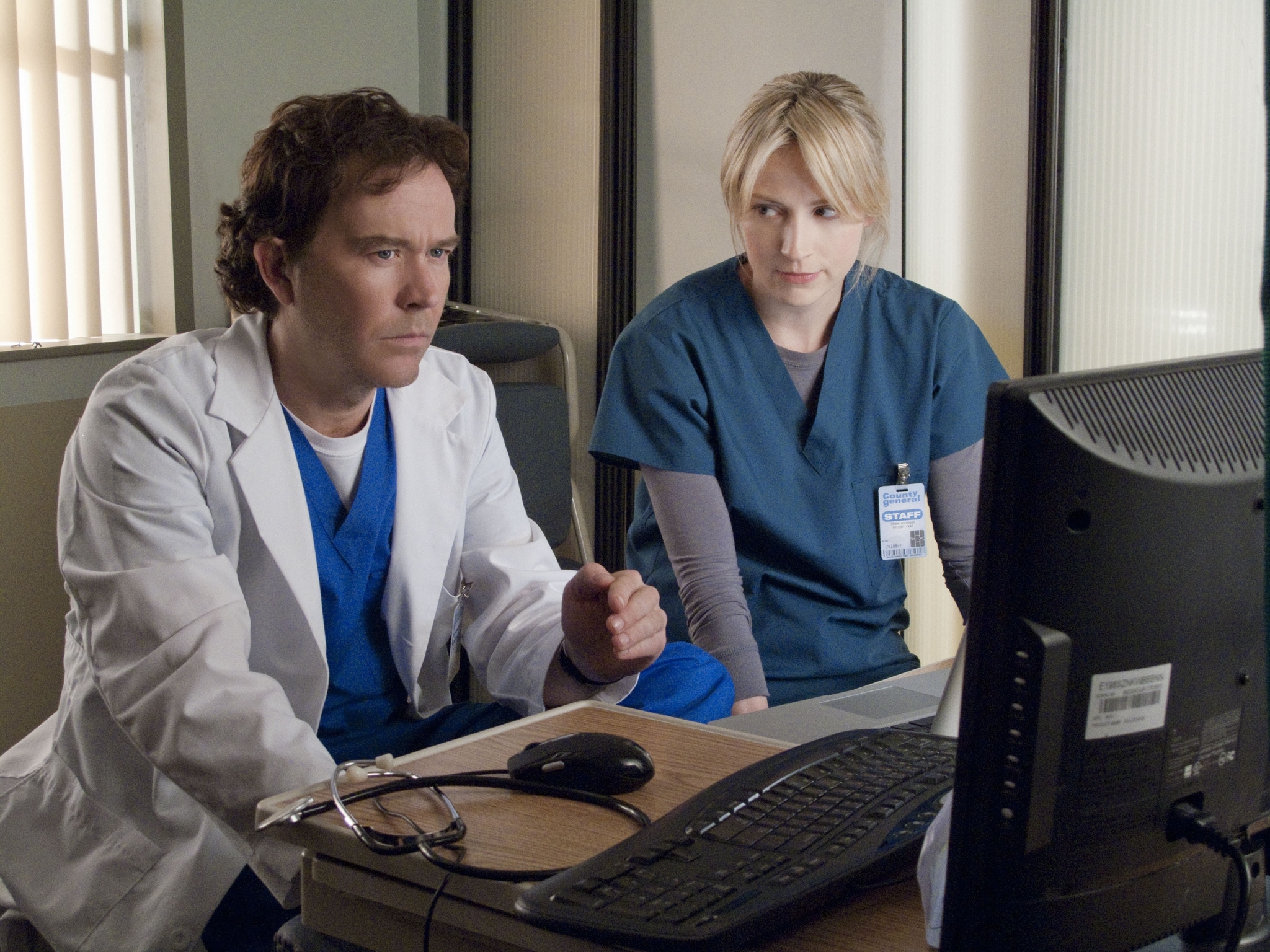 Still of Timothy Hutton and Beth Riesgraf in Svieto lygintojai (2008)