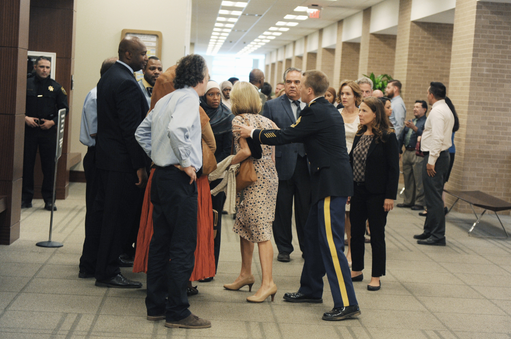 Still of Timothy Hutton, Lili Taylor, Felicity Huffman and David Hoflin in American Crime (2015)