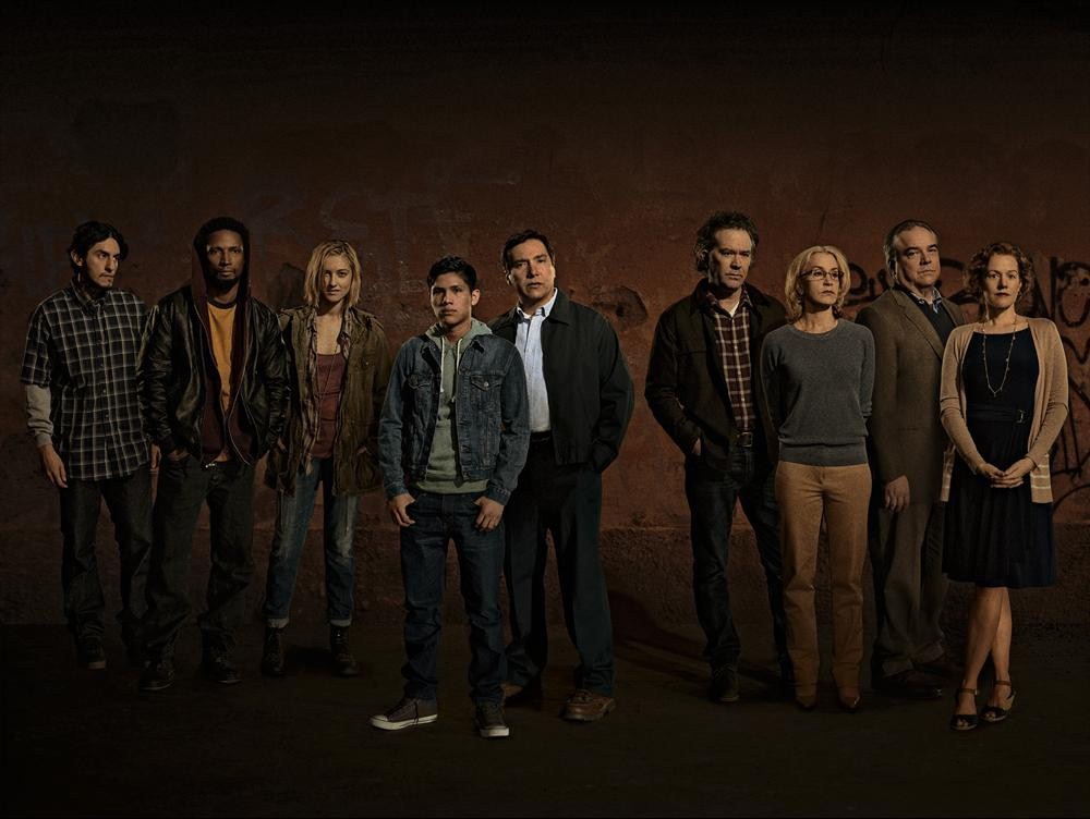 Still of Timothy Hutton, Penelope Ann Miller, Felicity Huffman, W. Earl Brown, Benito Martinez, Elvis Nolasco, Johnny Ortiz, Caitlin Gerard, Richard Cabral and Tony Gutíerrez in American Crime (2015)