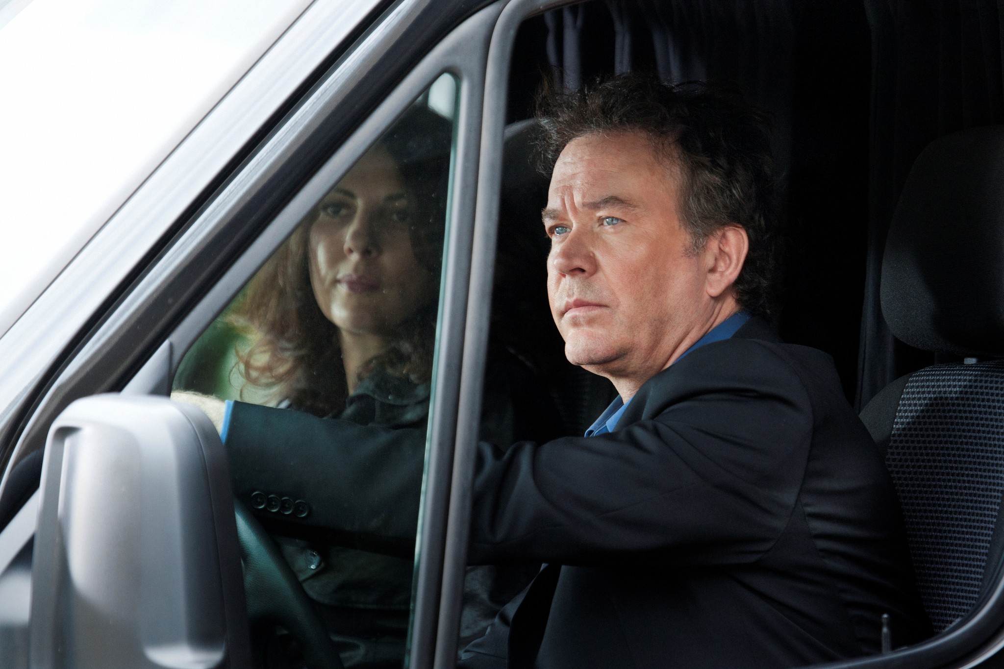 Still of Timothy Hutton and Gina Bellman in Svieto lygintojai (2008)