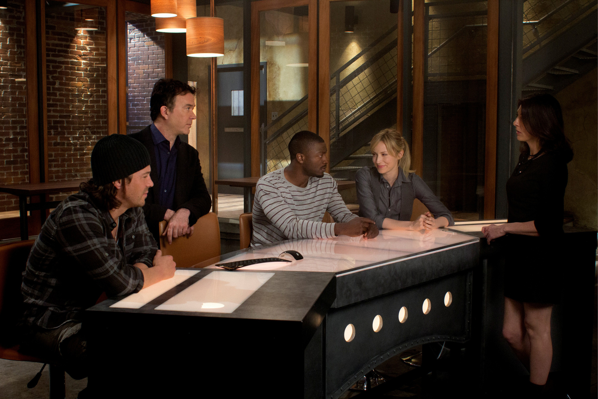 Still of Timothy Hutton, Gina Bellman, Aldis Hodge, Christian Kane and Beth Riesgraf in Svieto lygintojai (2008)