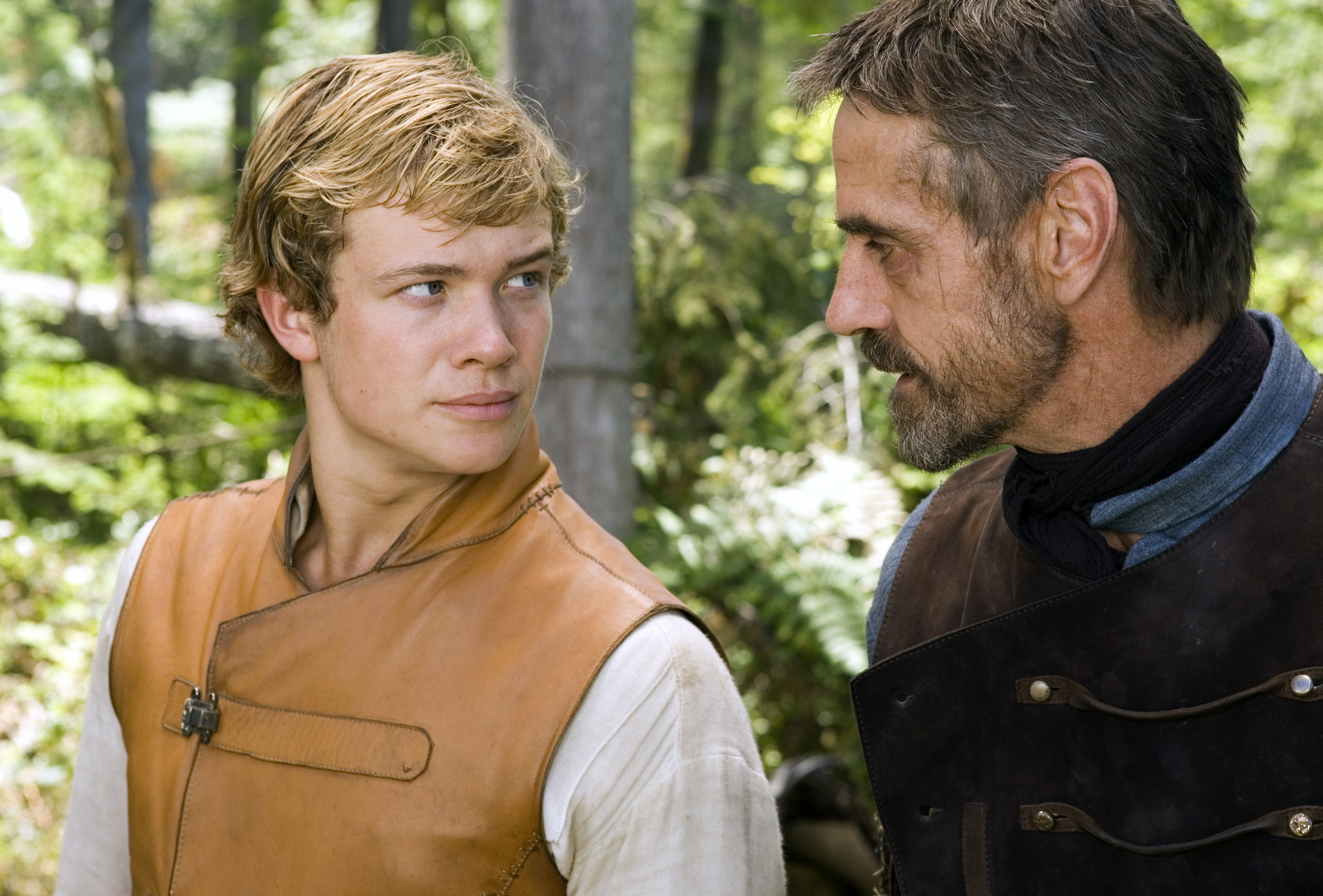 Still of Jeremy Irons and Ed Speleers in Eragon (2006)