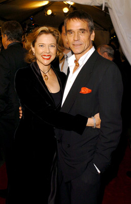 Jeremy Irons and Annette Bening at event of Being Julia (2004)