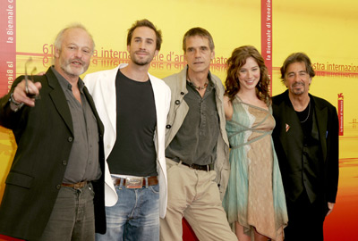 Al Pacino, Jeremy Irons, Joseph Fiennes, Michael Radford and Lynn Collins at event of The Merchant of Venice (2004)