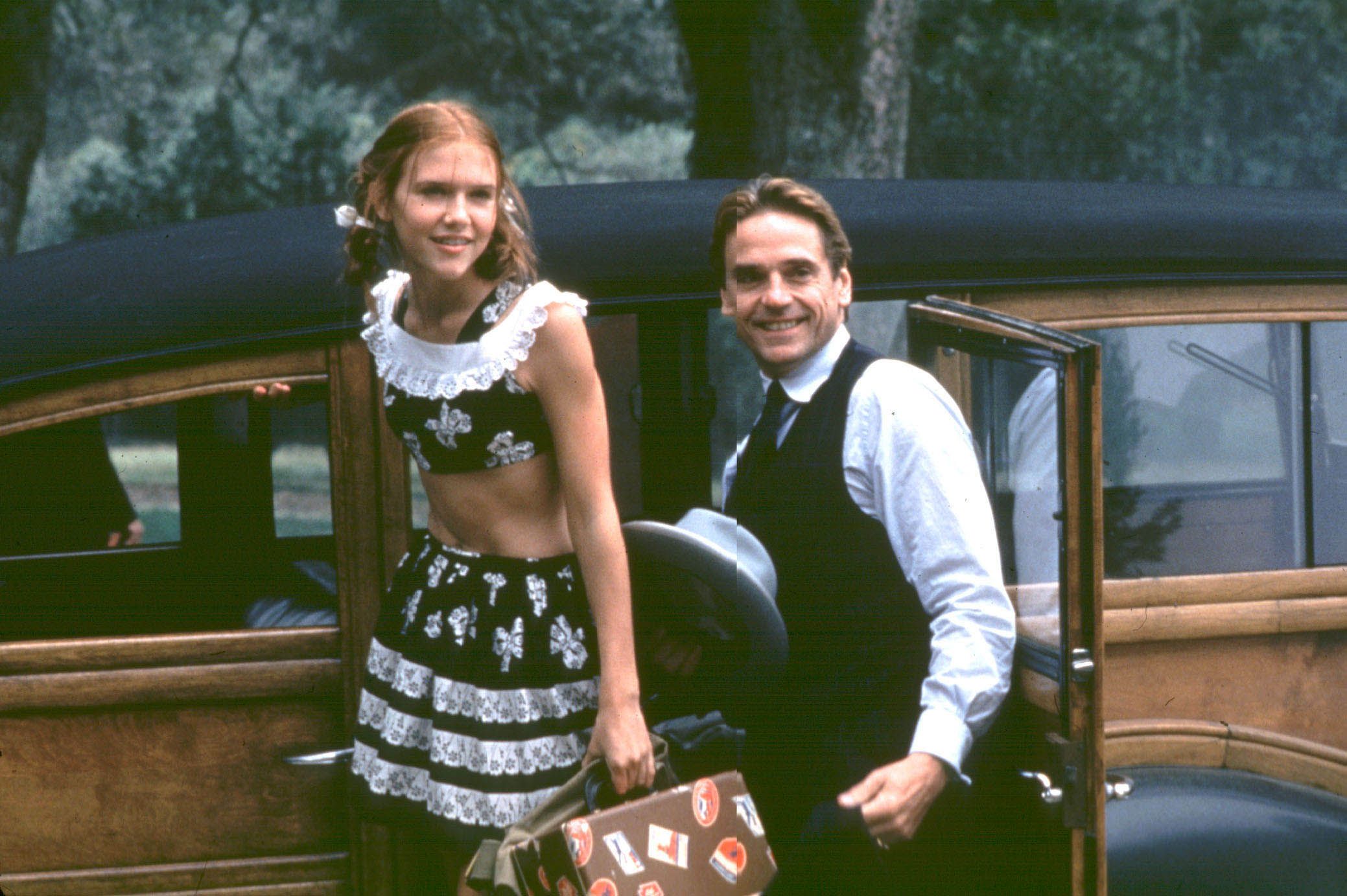Still of Jeremy Irons and Dominique Swain in Lolita (1997)