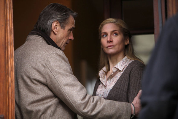 Still of Jeremy Irons and Elizabeth Mitchell in Law & Order: Special Victims Unit (1999)