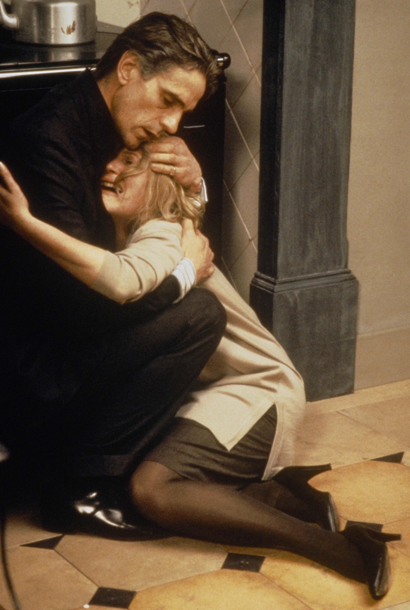 Still of Jeremy Irons and Miranda Richardson in Damage (1992)