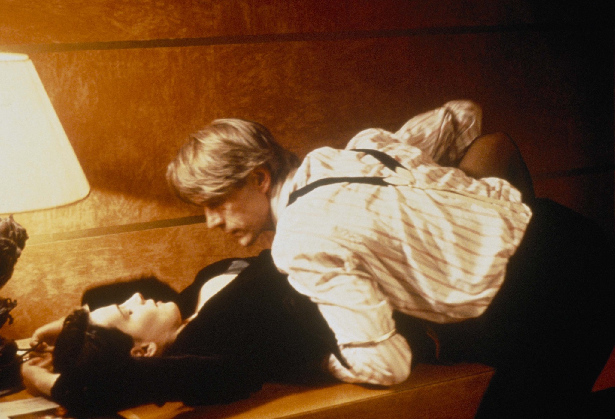 Still of Juliette Binoche and Jeremy Irons in Damage (1992)