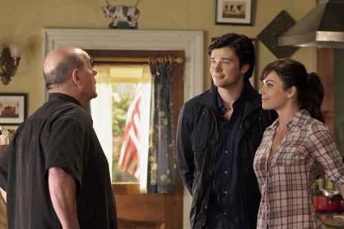 Still of Michael Ironside, Tom Welling and Erica Durance in Smallville (2001)