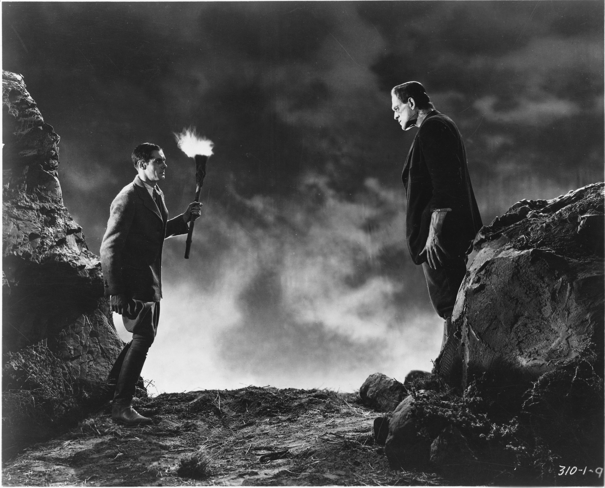 Still of Boris Karloff and Colin Clive in Frankenstein (1931)