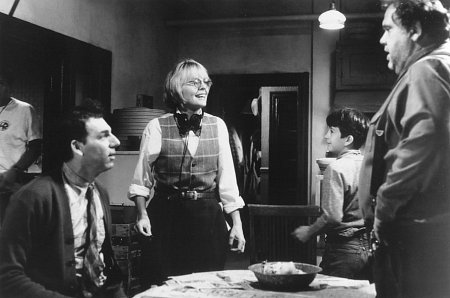 Diane Keaton, Maury Chaykin, Michael Richards and Nathan Watt in Unstrung Heroes (1995)