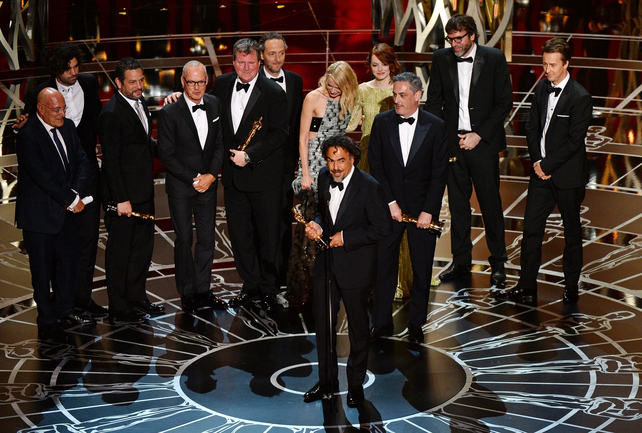 Michael Keaton, Alejandro González Iñárritu, John Lesher and Emma Stone at event of The Oscars (2015)