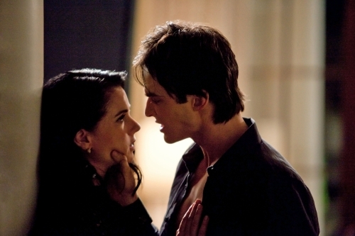 Still of Mia Kirshner and Ian Somerhalder in Vampyro dienorasciai (2009)