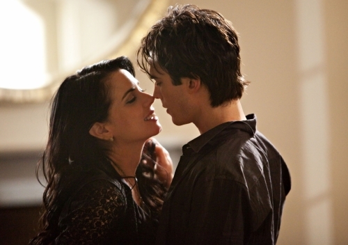 Still of Mia Kirshner and Ian Somerhalder in Vampyro dienorasciai (2009)