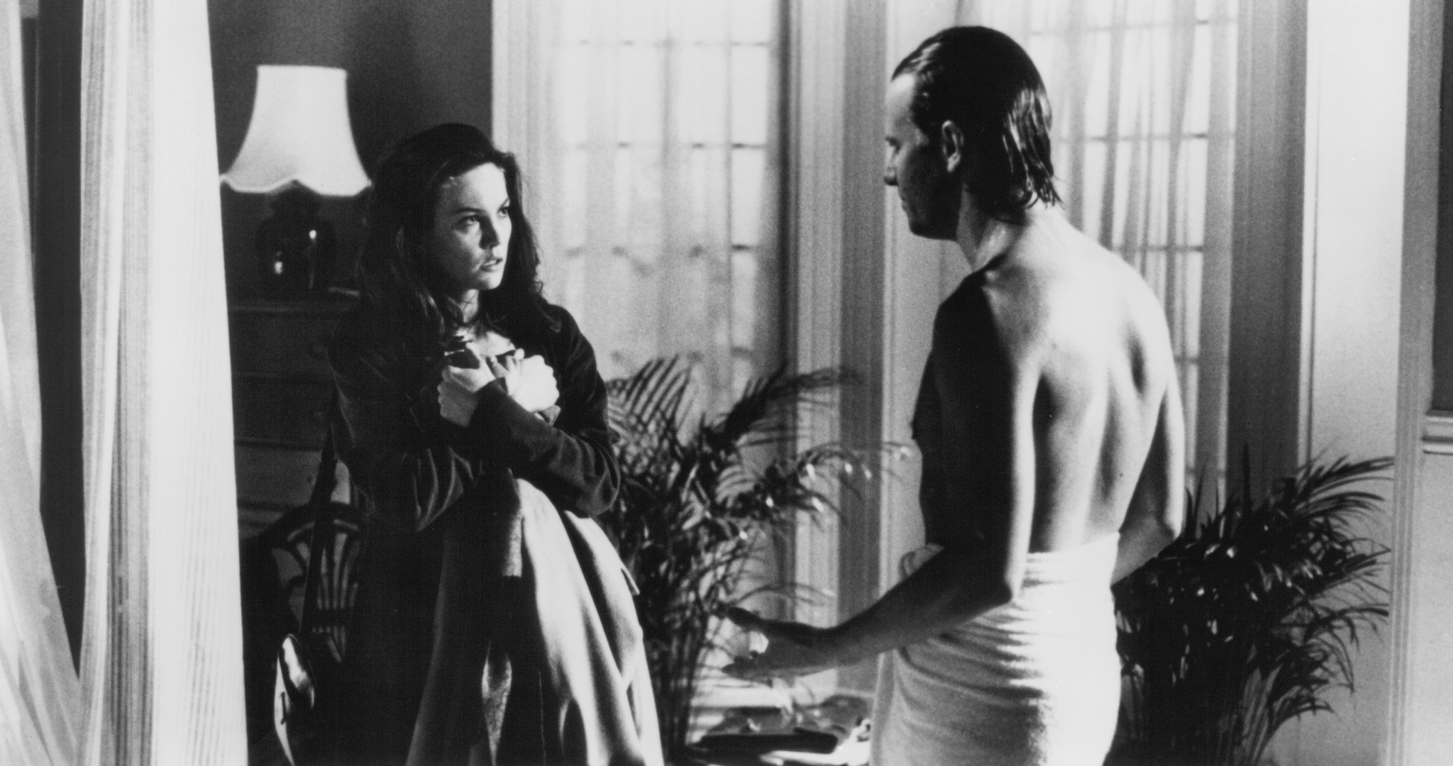 Still of Diane Lane and Christopher Lambert in Knight Moves (1992)