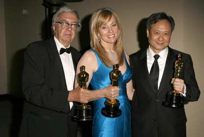 Ang Lee, Larry McMurtry and Diana Ossana at event of The 78th Annual Academy Awards (2006)