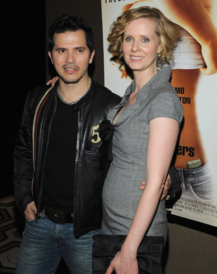 John Leguizamo and Cynthia Nixon at event of The Babysitters (2007)