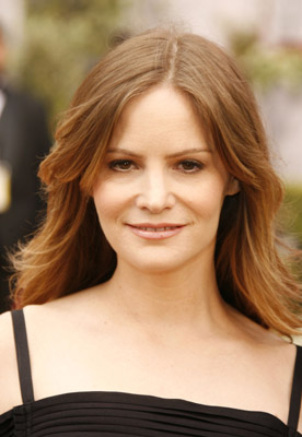 Jennifer Jason Leigh at event of The 78th Annual Academy Awards (2006)