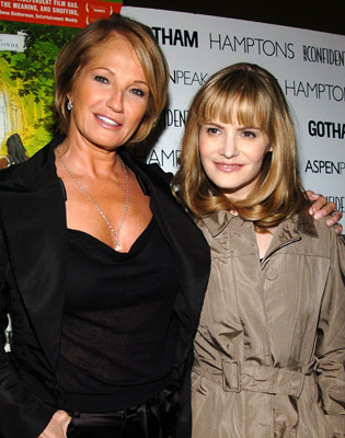 Ellen Barkin and Jennifer Jason Leigh at event of Palindromes (2004)