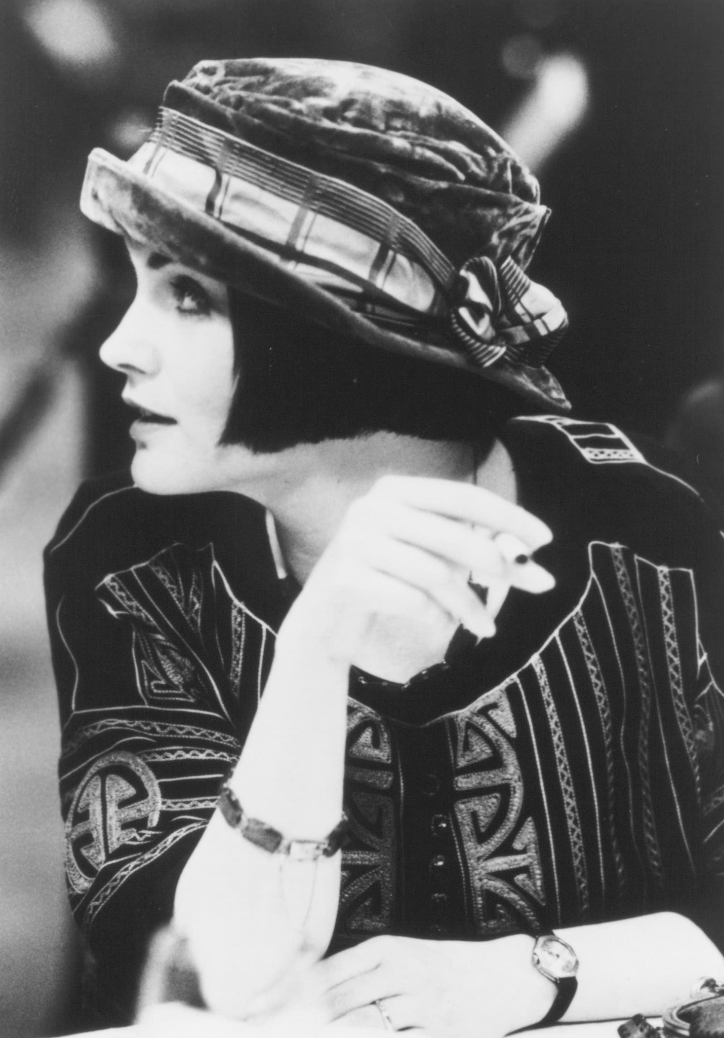 Still of Jennifer Jason Leigh in Mrs. Parker and the Vicious Circle (1994)