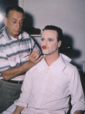 Make-Up man Emile LaVigne, Jack Lemmon Film Set Some Like It Hot (1959) 0053291