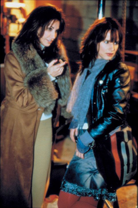 Still of Gina Gershon and Juliette Lewis in Picture Claire (2001)