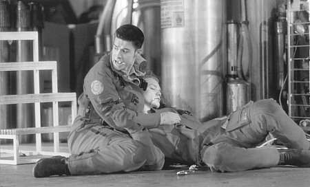 Still of Matthew Lillard and Freddie Prinze Jr. in Wing Commander (1999)
