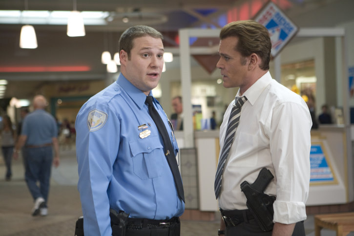 Still of Ray Liotta and Seth Rogen in Observe and Report (2009)
