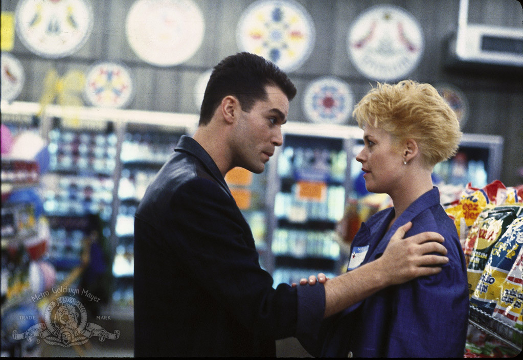 Still of Melanie Griffith and Ray Liotta in Something Wild (1986)