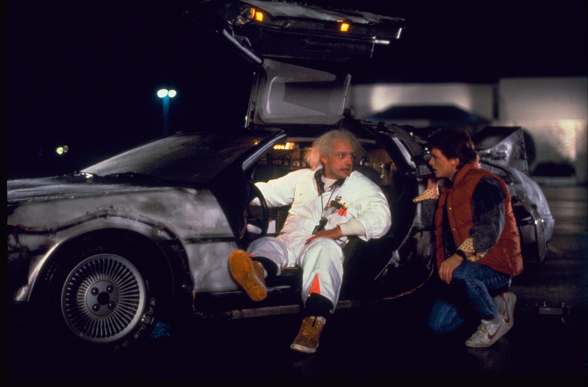 Michael J. Fox and Christopher Lloyd in Atgal i ateiti (1985)
