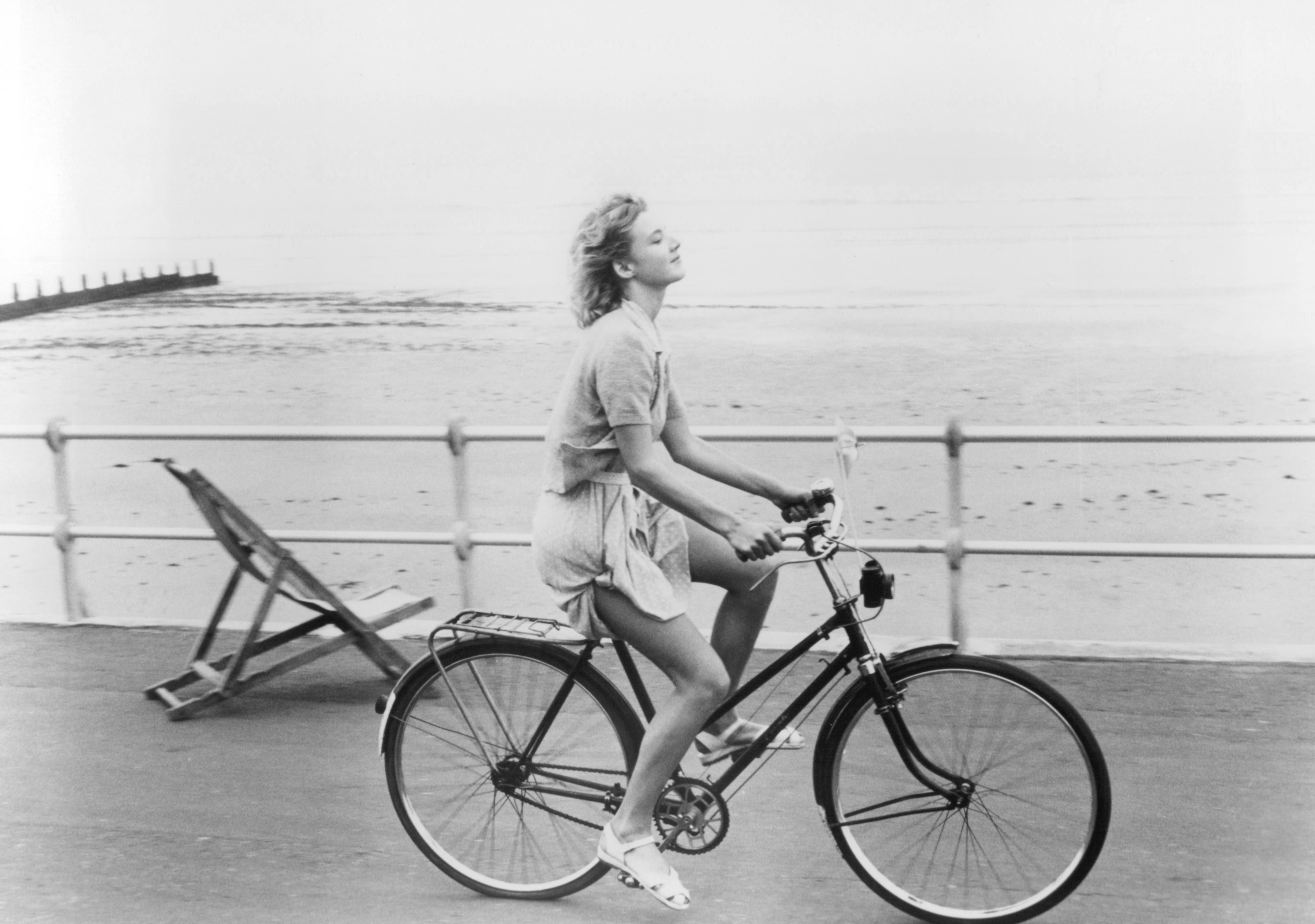Still of Emily Lloyd in Wish You Were Here (1987)