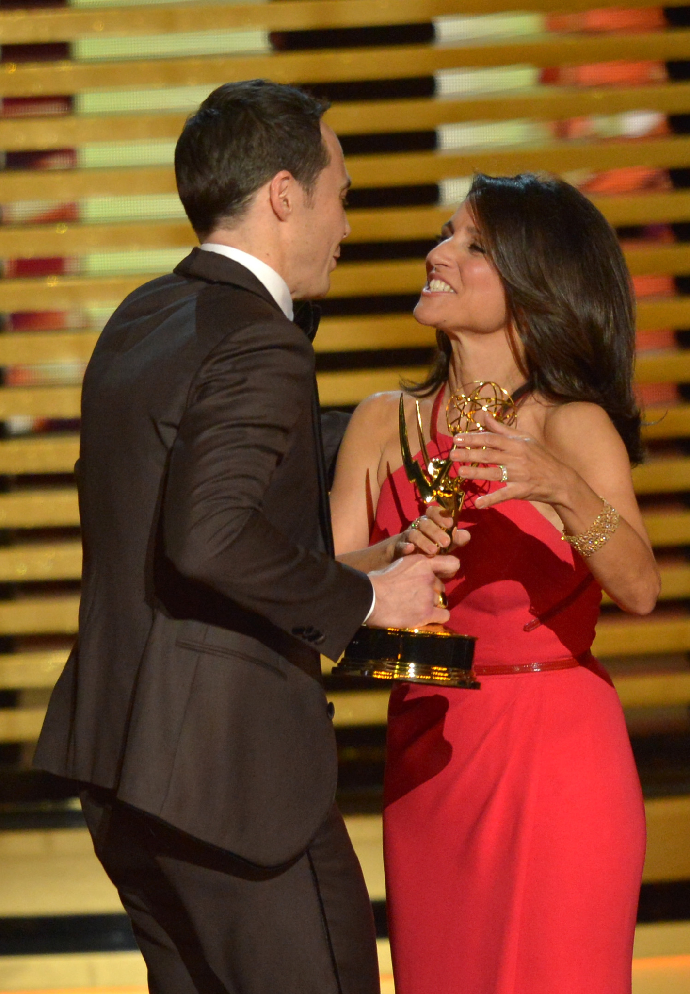 Julia Louis-Dreyfus and Jim Parsons at event of The 66th Primetime Emmy Awards (2014)