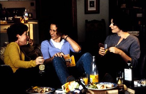 Still of Andie MacDowell, Imelda Staunton and Anna Chancellor in Crush (2001)