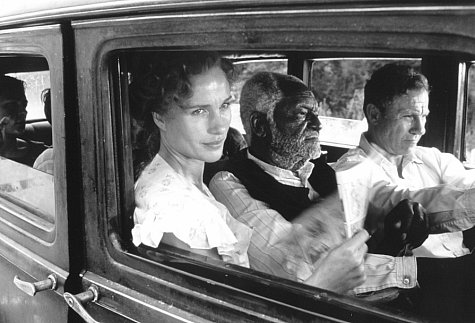 Still of Harvey Keitel, Andie MacDowell and John Franklin Sawyer in Shadrach (1998)