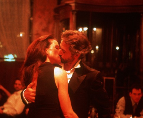 Still of Andie MacDowell and David Strathairn in Harrison's Flowers (2000)