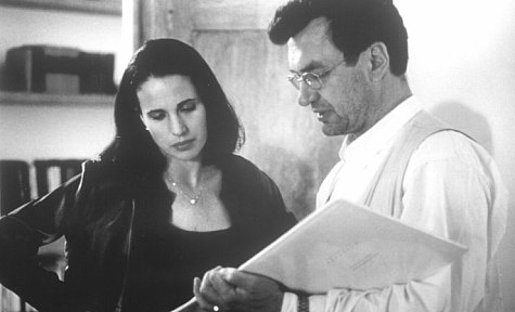 Andie MacDowell and Wim Wenders in The End of Violence (1997)