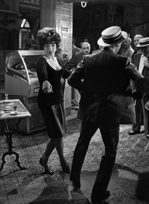 Shirley MacLaine in Irma la Douce (1963)