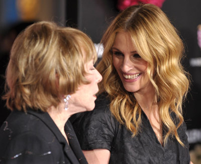 Julia Roberts and Shirley MacLaine at event of Valentino diena (2010)