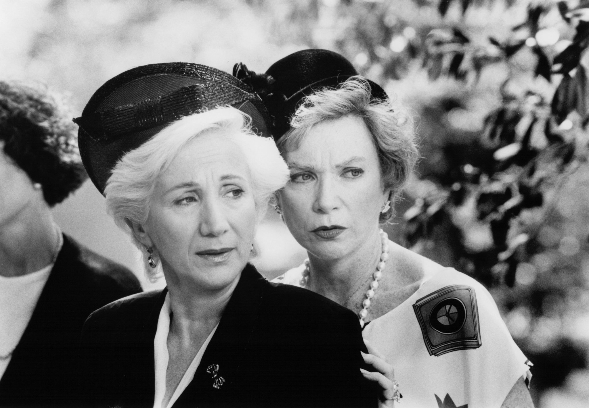 Still of Shirley MacLaine and Olympia Dukakis in Steel Magnolias (1989)