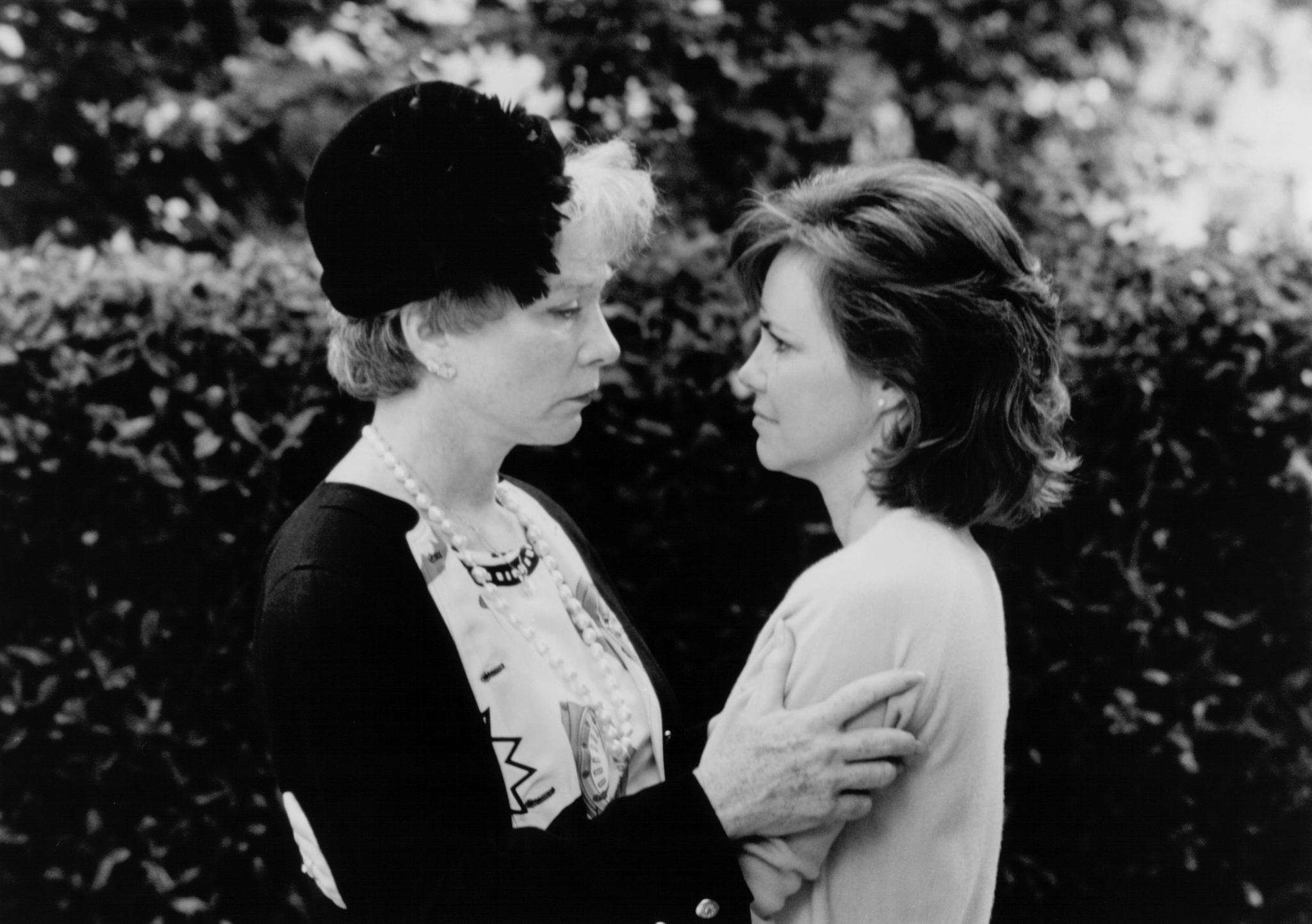 Still of Sally Field and Shirley MacLaine in Steel Magnolias (1989)