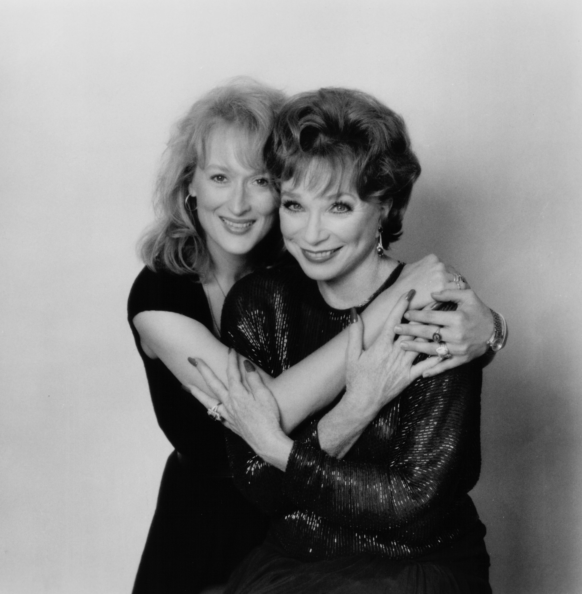 Still of Shirley MacLaine and Meryl Streep in Postcards from the Edge (1990)